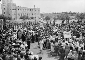 Jüdische Frauen demonstrieren am 22. Mai 1939 gegen das „White Paper“ in Jerusalem